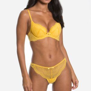 Gossard - Superboost Plunge Bra and Lace Thong Set